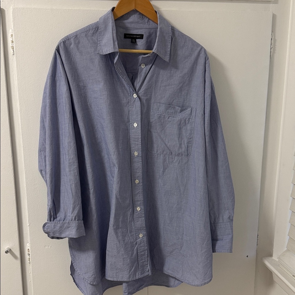 EUC Banana Republic Button Down Shirt